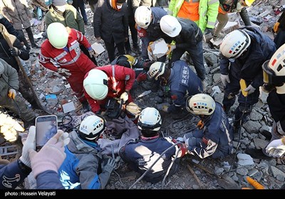 کمک رسانی امدادگران ایرانی به زلزله زدگان در شهر آدی‌یامان ترکیه