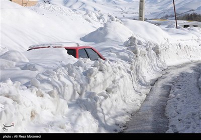 İran&apos;ın Zagros sıradağlarında kar yağışı