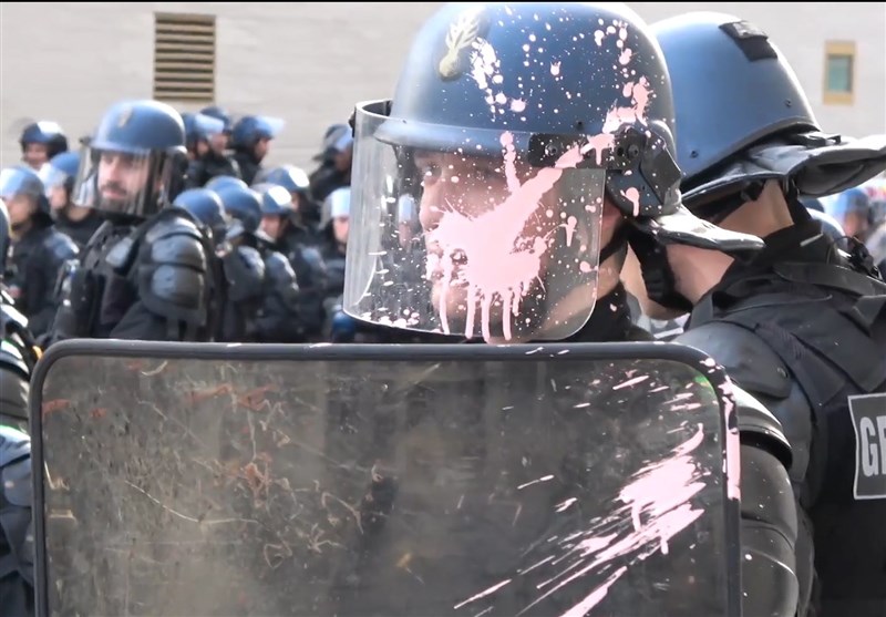 Demonstrators Clash with Police as Pension Protests Persist in Paris (+Video)