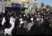 تشییع شهید مدافع حرم در قم/ پیکر شهید حسینی در بهشت معصومه آرام گرفت