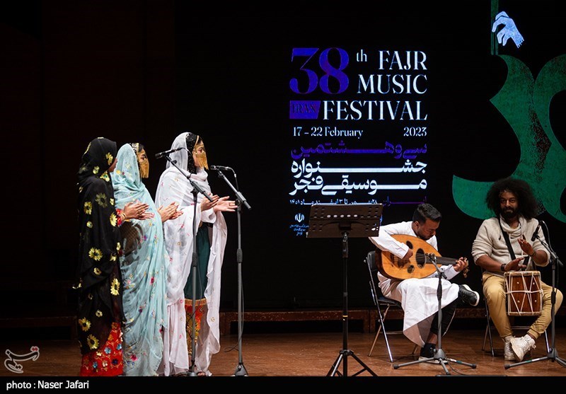 ارکستر ملی با دو خواننده و دو وزیر در تالار وحدت / نوای ساز مجارستانی‌ها در جشنواره فجر 13