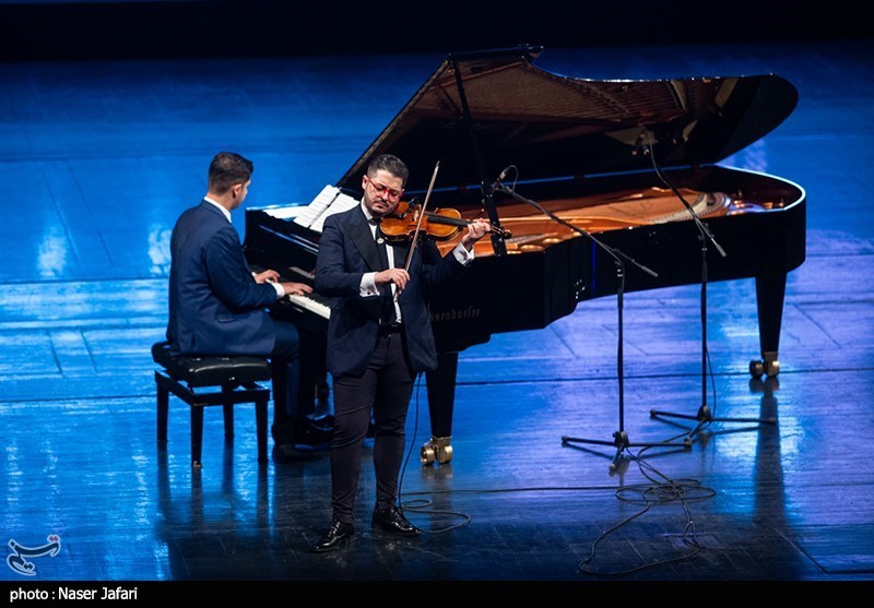 ارکستر ملی با دو خواننده و دو وزیر در تالار وحدت / نوای ساز مجارستانی‌ها در جشنواره فجر 7