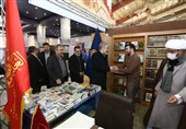 بازدید معاون فرهنگی وزیر ارشاد از نمایشگاه کتاب قم