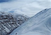 رشته کوه « دنا » سفید پوش شد/ حجم انبوه برف در جاده سی‌سخت به پادنای اصفهان + فیلم