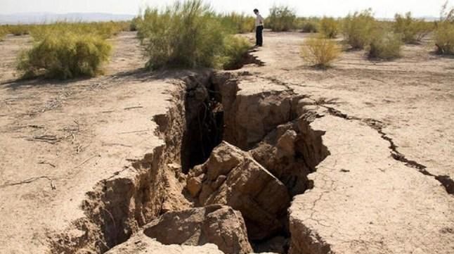 602 دشت ایران در معرض فرونشست هستند/ برنامه وزارت نیرو برای توقف برداشت از تمام چاه‌های کشور