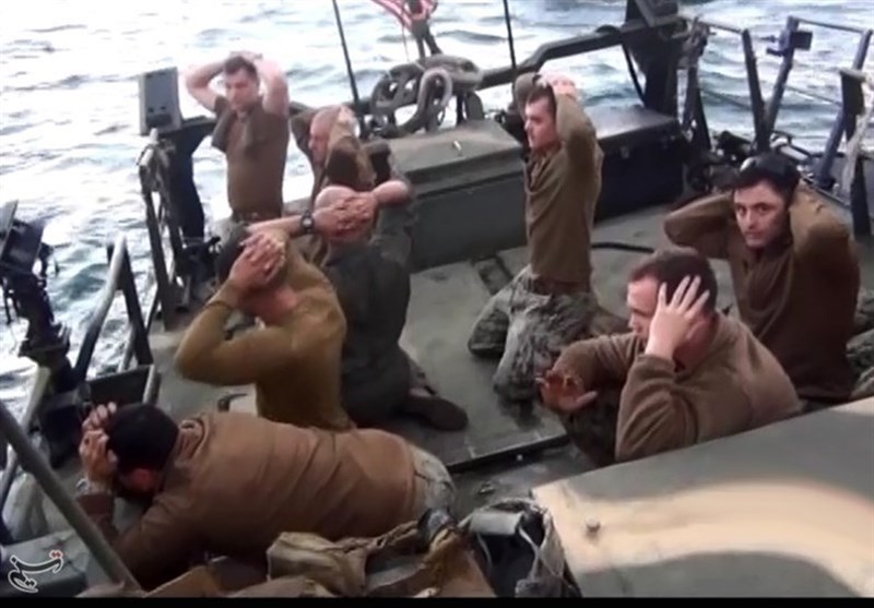 تصاویر مستند از قدرت نمایی نیروی دریایی سپاه در سواحل خلیج فارس/ قایق‌های تندرو بلای جان آمریکایی‌ها + فیلم