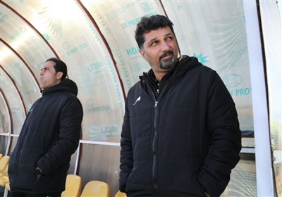  حسینی: زمین ارومیه اصلاً برای فوتبال مناسب نیست 