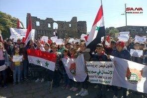تظاهرات سراسری دانش‌آموزان و کودکان سوری در اعتراض به تحریم‌های ظالمانه آمریکا
