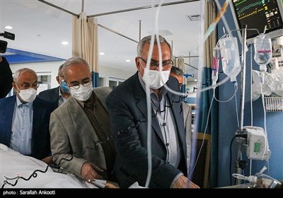 عیادت وزیر بهداشت از مصدومان سانحه هوایی کرمان