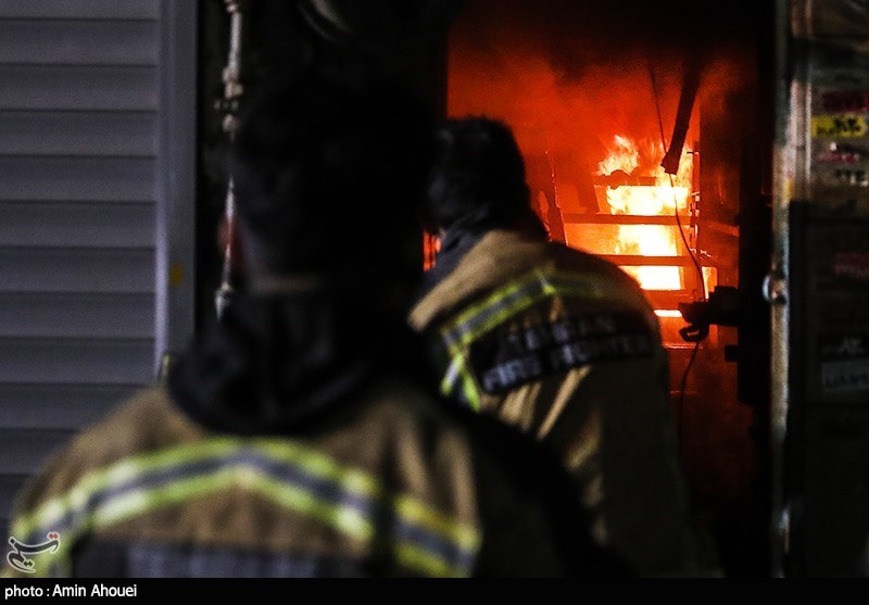 آخرین وضعیت آتش سوزی ساختمان 5 طبقه در خیابان ولیعصر