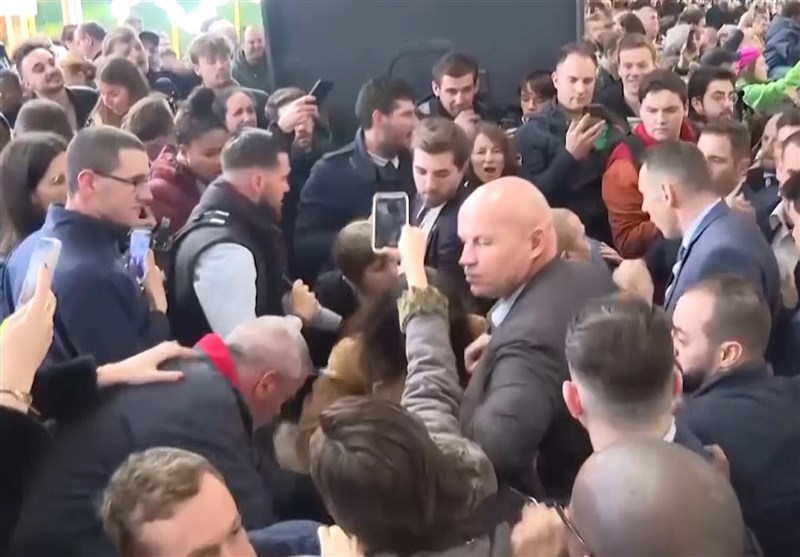 Protesters Clash with Macron&apos;s Security at Paris Farm Fair (+Video)