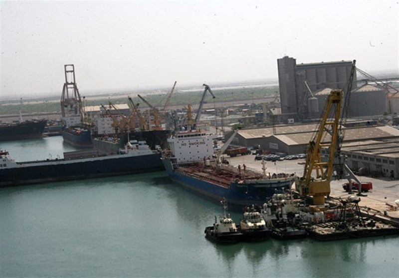 ورود کشتی‌های تجاری به بندر الحدیده یمن