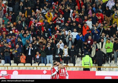 دیدار فوتبال تیم های پرسپولیس و نفت مسجدسلیمان