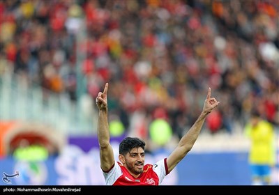 دیدار فوتبال تیم های پرسپولیس و نفت مسجدسلیمان