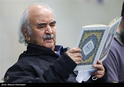 محمدرضا شفیعی کدکنی در مراسم ختم همسر شهید آیت الله مطهری در دانشگاه تهران