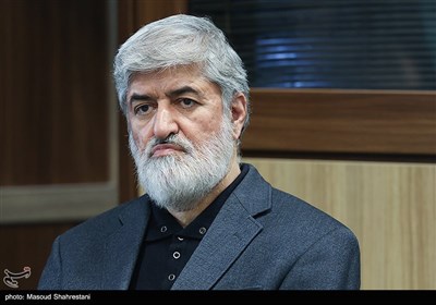 علی مطهری در مراسم ختم همسر شهید آیت الله مطهری در دانشگاه تهران