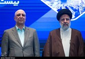  سید ابراهیم رئیسی، رئیس جمهورومحمدعلی زلفی‌گل، وزیر علوم، تحقیقات و فناوری در اختتامیه سی و ششمین جشنواره بین‌المللی خوارزمی