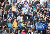 تجمع هواداران استقلال مقابل وزارت ورزش و شعار علیه سجادی و فتح‌الله‌زاده
