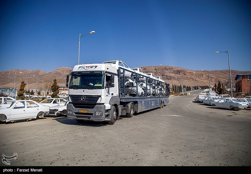 بازدید استاندارد از پارکینگ ایران خودرو و وعده واگذاری خودروها از امروز