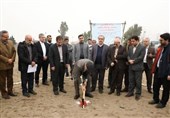 وزیر علوم کلنگ احداث خوابگاه متاهلین دانشگاه مازندران را در بابلسر به زمین زد