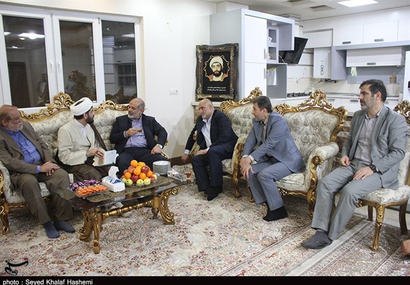 وزیر کشور به دیدار چند خانواده شهید در بوشهر رفت+تصویر