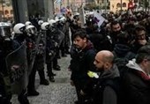 درگیری بین معترضان و نیروهای پلیس یونان در اعتراضات بعد از حادثه قطار