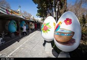 آماده سازی تخم‌مرغ های نوروزی در پارک شهر