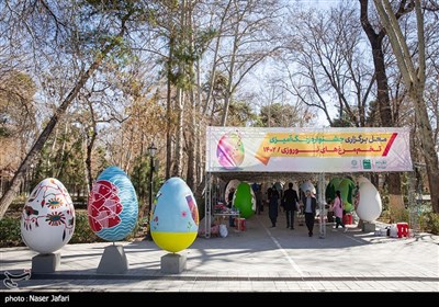آماده سازی تخم‌مرغ های نوروزی در پارک شهر