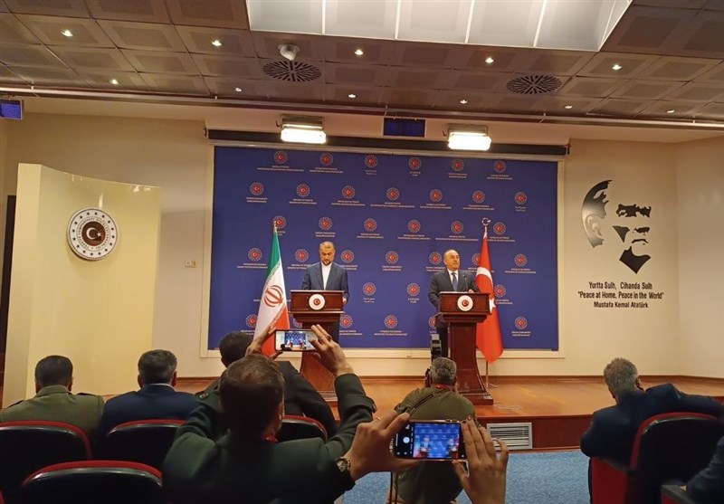 فی مؤتمر صحفی مع نظیره الترکی.. وزیر الخارجیة الإیرانی یحذر من تواجد الصهاینة فی القوقاز