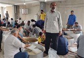 پخت و توزیع 10 هزار پرس غذای نذری در جنوب استان بوشهر+تصویر