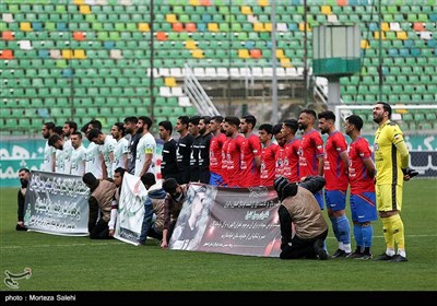 دیدار تیم‌های فوتبال ذوب‌آهن اصفهان و نساجی مازندران