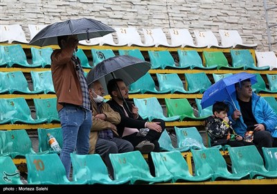 دیدار تیم‌های فوتبال ذوب‌آهن اصفهان و نساجی مازندران