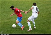 دیدار تیم‌های فوتبال ذوب‌آهن اصفهان و نساجی مازندران