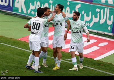 دیدار تیم‌های فوتبال ذوب‌آهن اصفهان و نساجی مازندران