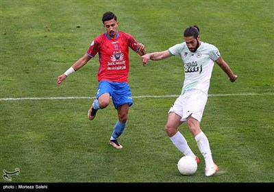 دیدار تیم‌های فوتبال ذوب‌آهن اصفهان و نساجی مازندران