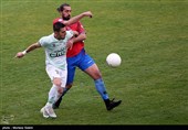 دیدار تیم‌های فوتبال ذوب‌آهن اصفهان و نساجی مازندران