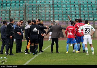 دیدار تیم‌های فوتبال ذوب‌آهن اصفهان و نساجی مازندران