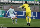 دیدار تیم‌های فوتبال ذوب‌آهن اصفهان و نساجی مازندران