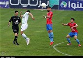 دیدار تیم‌های فوتبال ذوب‌آهن اصفهان و نساجی مازندران