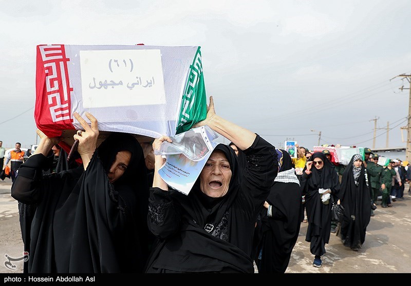 ورود پیکر مطهر 71 شهید به خاک ایران + فیلم و تصاویر