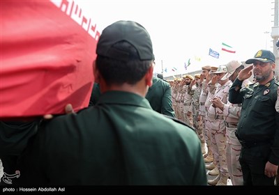ورود پیکر مطهر 71 شهید به خاک ایران