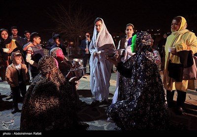 اجرای آیین سنتی چهارشنبه آخر سال در همدان