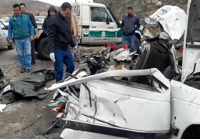 تصادف 2 سواری در اتوبان قزوین ـ تهران 5 مصدوم به‌جا گذاشت