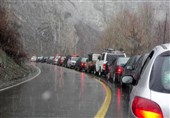 &quot;بارش‌&quot; تردد در محورهای مواصلاتی شمالی و شمال شرق تهران را کند کرد
