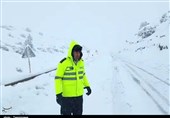 بارش برف محور‌های منتهی به مسیر کیاسر در سمنان را مسدود کرد
