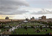 مسافران نوروزی در میدان نقش جهان اصفهان