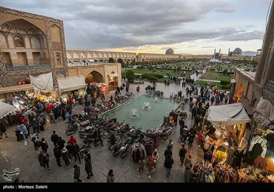 مسافران نوروزی در میدان نقش جهان اصفهان