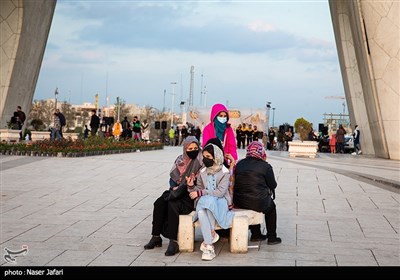 مسافران نوروزی در پایتخت - میدان آزادی