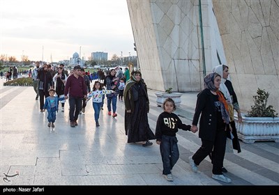 مسافران نوروزی در پایتخت - میدان آزادی