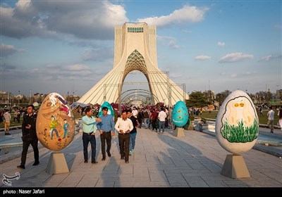 مسافران نوروزی در پایتخت - میدان آزادی